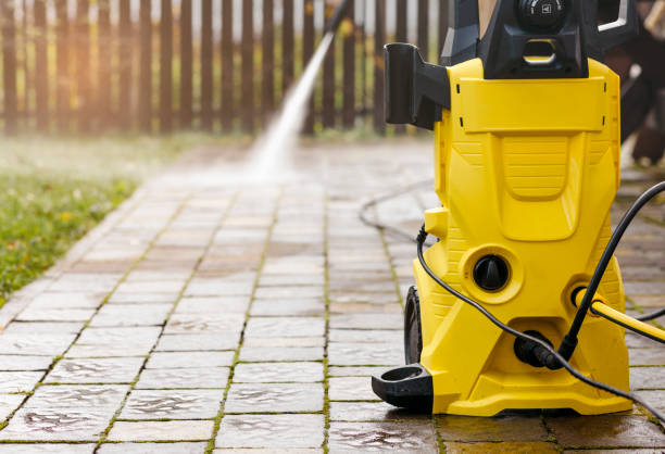 Best Animal Enclosure Cleaning  in Kathleen, FL